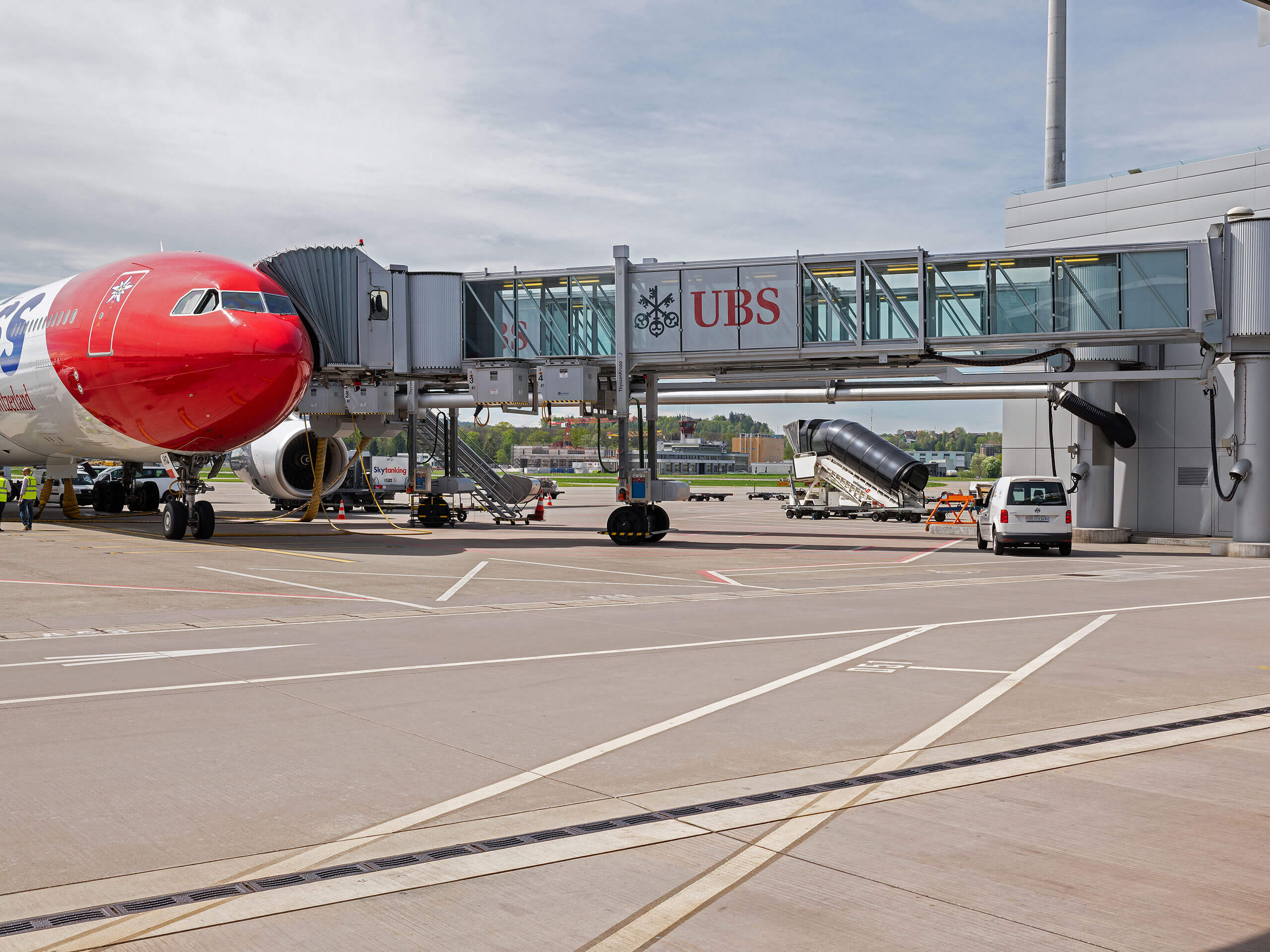 super size your brand flughafen zuerich