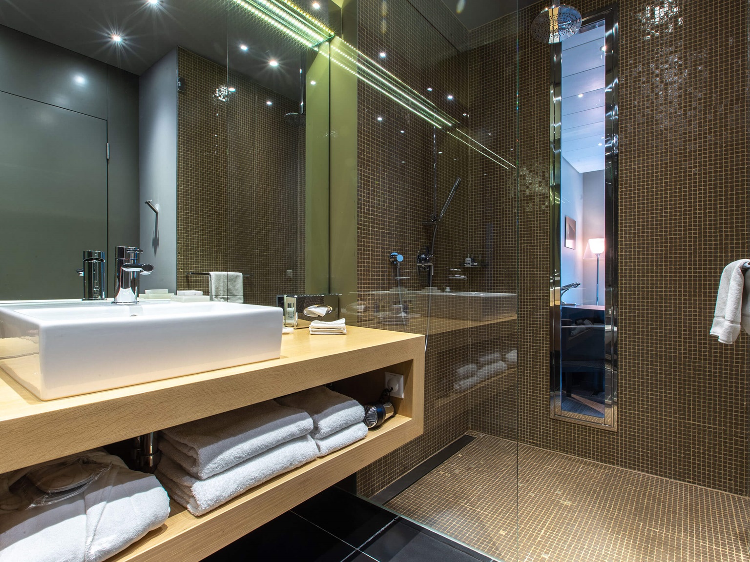 Showers at the Radisson Blu Flughafen Zuerich