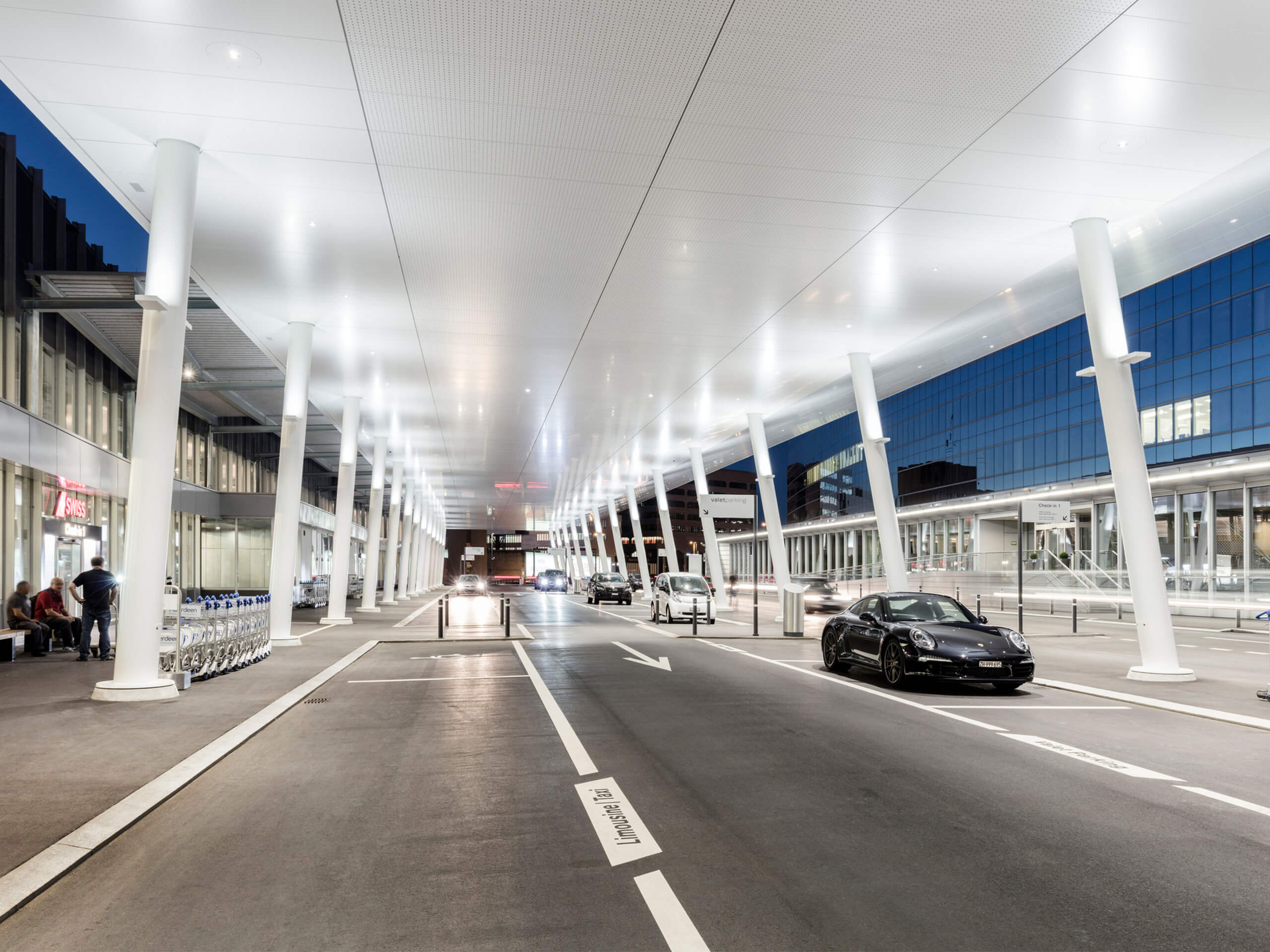 Zutritt Parking Zentrale Flughafen Zürich www.flughafen-zuerich.ch