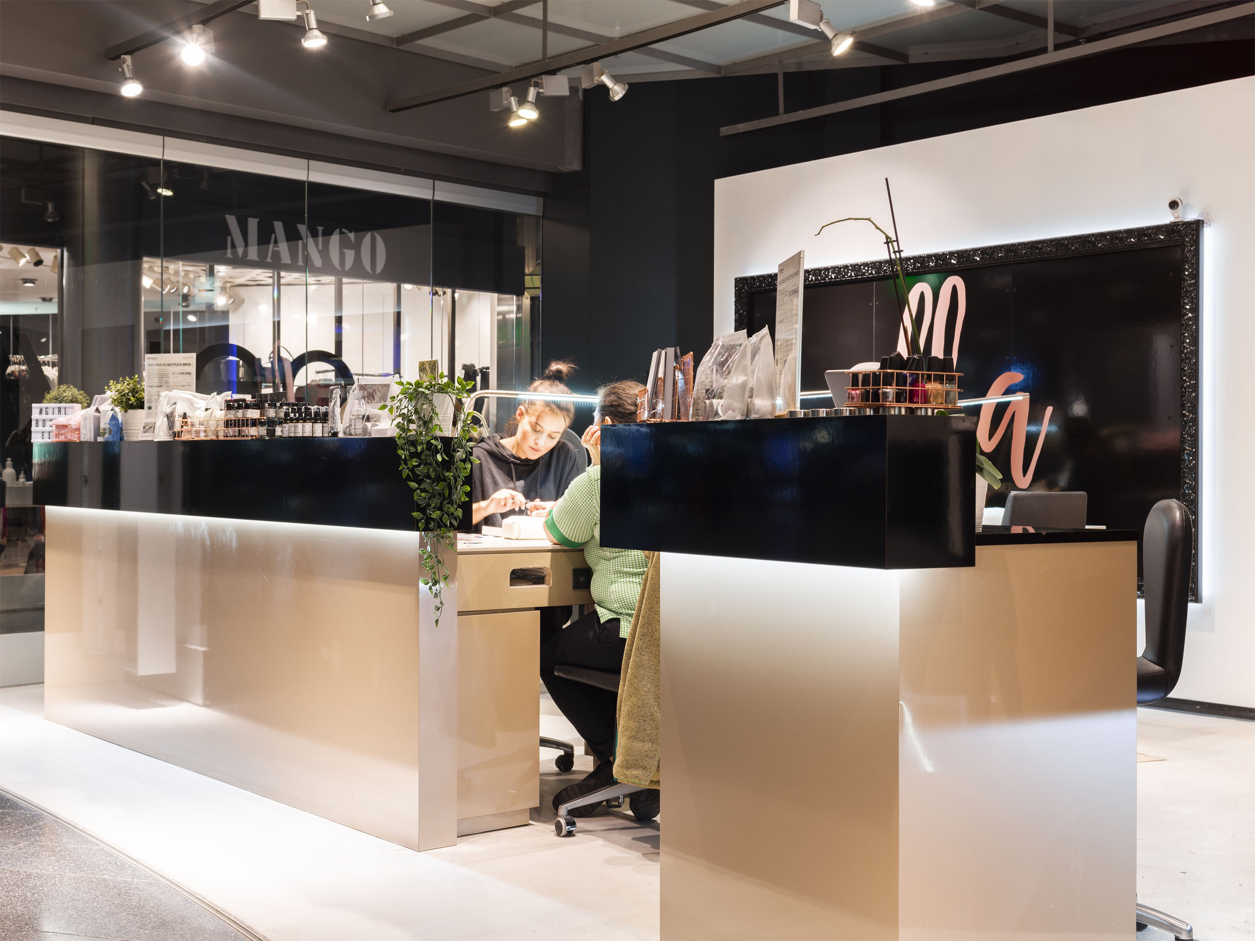 Ella Beauty Saloon Flughafen Zuerich